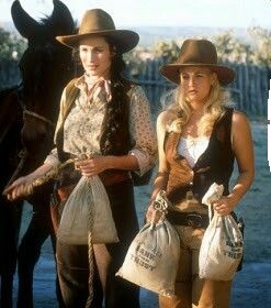 Drew Barrymore Western, Cowgirl Costume Halloween, Wild West Outfits, Wild West Costumes, Cowgirl Halloween Costumes, Cowboy Halloween Costume, Cowgirl Halloween, Wild West Theme, Andie Macdowell