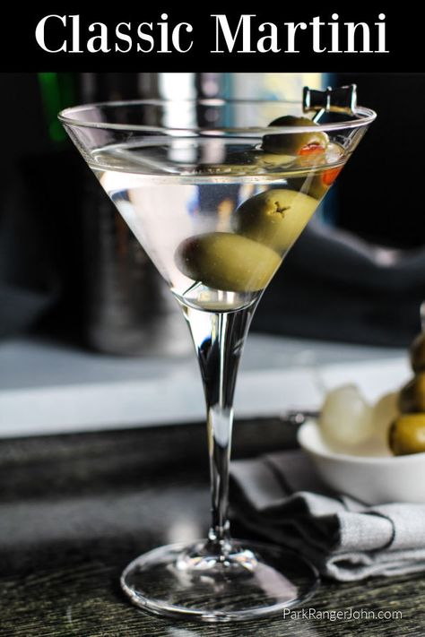 Dry Martini Recipe, Martini Recipes Classic, Martini Classic, Martini Recipes Easy, Martini Recipes Vodka, Classic Martini, Classic Cocktail Recipes, Vodka Martini, Clam Recipes