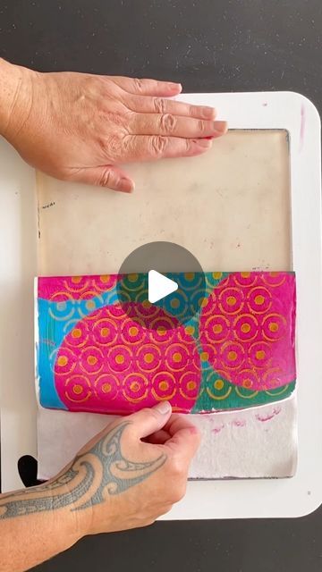 Diy Gel Printing Plate, What To Do With Gelli Prints, Gel Pad Printing, Gelli Plate Printing Techniques, Gelli Plate Printing Ideas, Geli Plate Printing, Gel Printing Techniques, Gelli Plate Recipe, Froyle Davies