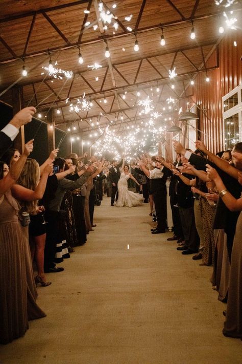 November Wedding Venue Ideas, Wedding Reception Sparklers, Big Wedding Reception Ideas, Sparklers Exit Wedding, Wedding Reception Western, Barn House Wedding Ideas, Wedding Reception Aesthetic Party, Fancy Barn Wedding, Bride And Groom Exit Ideas