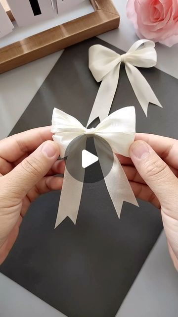 How To Make Cute Bows With Ribbon, How To Make A Bow With Your Fingers, Making Small Bows With Ribbon, How To Tie A Nice Bow, How To Make A Easy Bow, Easy Bow With Ribbon, Ribbon Diy Bow, Bow With Ribbon Diy, Making A Ribbon Bow