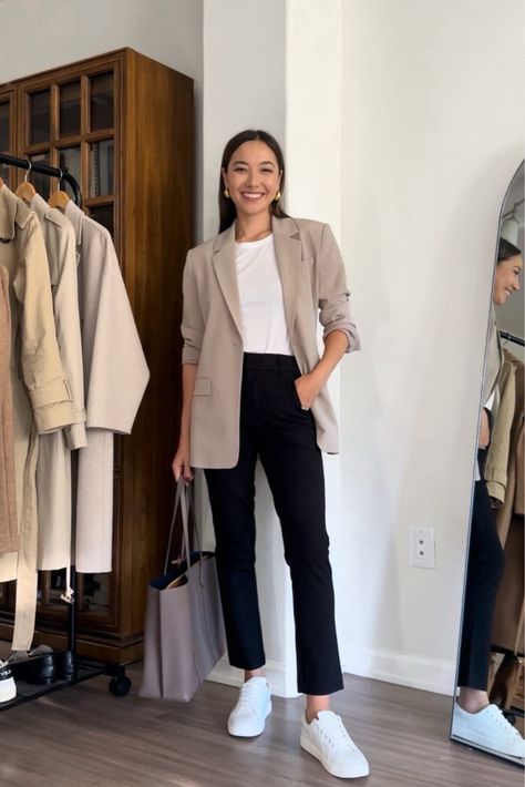 Shop Boyfriend Blazer and other curated products on LTK, the easiest way to shop everything from your favorite creators. Benefits Of Retinol, Classy Business Outfits, Fall Workwear, Business Casual Blazer, Casual Work Outfits Women, Blazer Outfits Casual, Smart Casual Work Outfit, Look Office, Look Festival