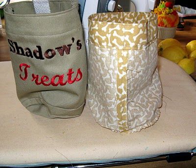 Diy Dog Bag, Diy Treat Bag, Doggie Bag, Dogs Diy Projects, Dog Treat Bag, Dog Treat Pouch, Pouch Diy, Pouch Sewing, Diy Dog Treats