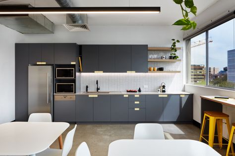 Kitchen In Office Space, Office Pantry Ideas Small Spaces, Office Kitchen Ideas Corporate, Kitchennete Office, Home Office Kitchenette, Staff Kitchen Break Room, Small Kitchen Office Ideas, Small Office Kitchenette, Office Kitchenette Ideas