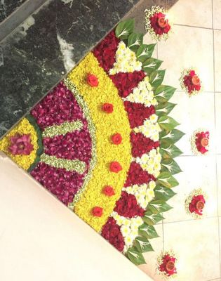 Flower Decorations On Floor, Flower Floor Decoration, Floor Flower Decoration, Flower Petal Rangoli Designs, Floor Decoration With Flowers, Flower Rongali Design, Flower Decoration For Pooja On Floor, Festival Flower Decoration, Rangoli Designs Flower Petals