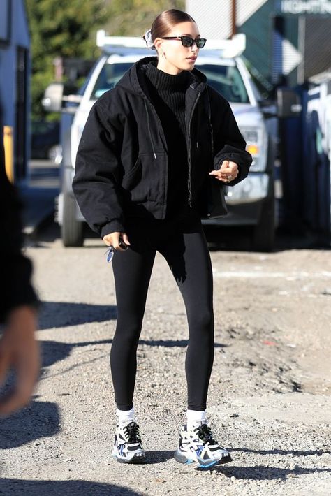 Leggins Outfit, Hailey Bieber Street Style, Hailey Baldwin Street Style, Outfits Leggins, Hailey Baldwin Style, Look Legging, Black Leggings Outfit, Looks Street Style, Street Style Winter