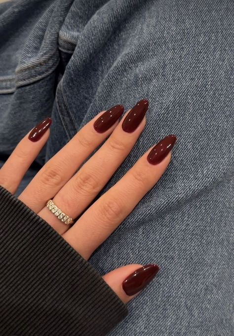 Inspo Nails 2024 Autumn, Nails For Autumn 2024, That Girl Nails Aesthetic, French Manicure Different Colors, Red Brown Nail Color, Dark Brown Red Nails, Nail For Autumn, Fall Nails Long Almond, Burgundy Nails Almond Shape