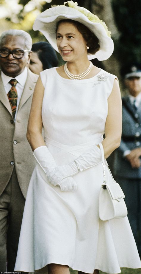 A rare glimpse of bare arms and another above-the-knee dress in this all-white outfit by royal couturier Norman Hartnell. Worn on tour in Mauritius in 1972, the crossover waist showed off her slim figure, while the yellow flowers on her hat were a nod to her sunny surroundings Norman Hartnell, Young Queen Elizabeth, Queen Hat, Rainha Elizabeth Ii, Hm The Queen, Royal Family England, Elisabeth Ii, Prince Phillip, All White Outfit