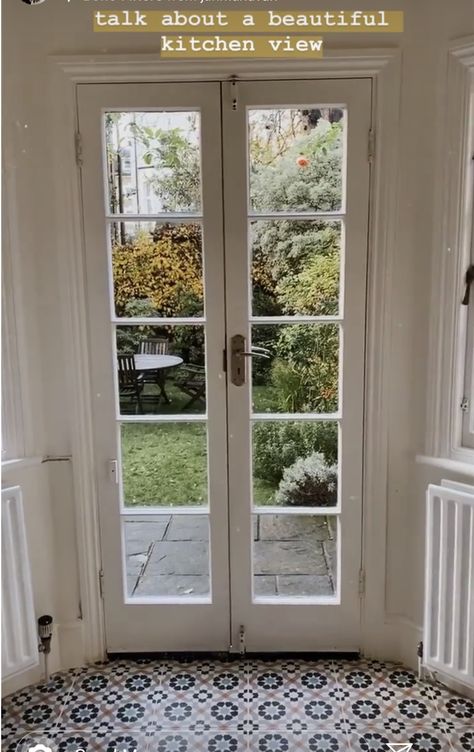 Full Window Door, Single Glass Door To Patio, Single Exterior Patio Door, Kitchen Door To Patio, External Kitchen Door, Sunroom Doors Entrance, Cottage With French Doors, Door To Outside In Kitchen, Single Patio Door Kitchen