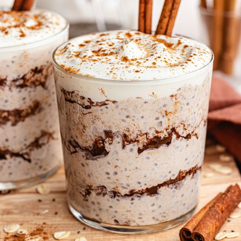 Cinnamon roll overnight oats - The Delicious plate Cinnamon Roll Overnight Oats, Healthy Vegetarian Breakfast, Vanilla Chia Pudding, Chocolate Chia Pudding, Carrot Cake Oatmeal, Protein Mix, Cinnamon Oatmeal, Fall Breakfast, Easy Cinnamon