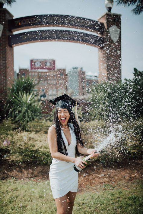 Fsu Graduation, Nursing School Graduation Pictures, College Grad Pictures, Grad Picture Ideas, Grad Session, Nursing Graduation Pictures, College Graduation Photoshoot, College Graduation Pictures Poses, Graduation Look