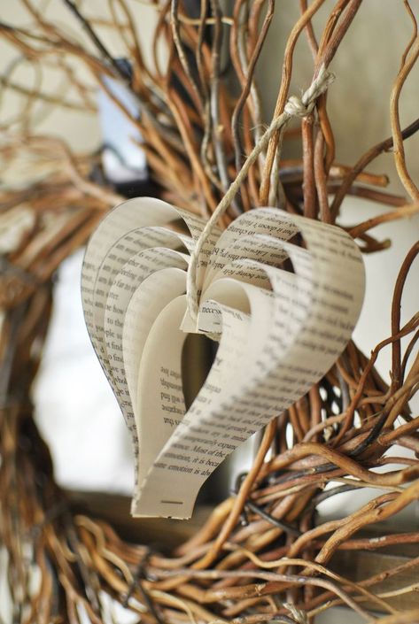 Homemade hearts made from book pages-- I could do these with maps to keep with our map table runners. Valentines Bricolage, Vintage Christmas Tree Decorations, Book Page Crafts, Christmas Tree Decorations Diy, Paper Ornaments, Old Book Pages, Make Paper, Paper Book, Paper Hearts