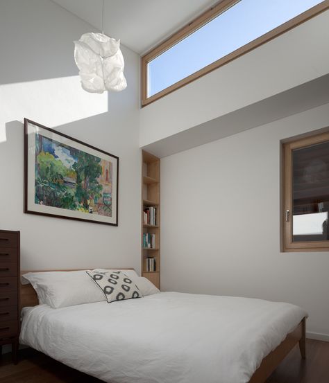 Bedroom With Ceiling Window, Bedroom High Windows, High Window Bedroom, High Bedroom Windows, Bedroom With High Windows, Small Bedroom With High Ceilings, Small Window In Bedroom, High Small Windows, Small Bedroom High Ceiling