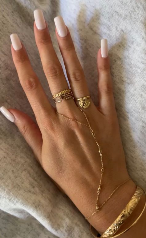 Hands With Jewelry Aesthetic, Vintage Jewelry Dainty, Bracelet And Ring Combo, Bracelet And Ring Stack, Hand Harness Jewelry, Gold Hand Chain For Women, Hand Gold Jewelry, Hand Chains Aesthetic, Golden Bracelet Aesthetic