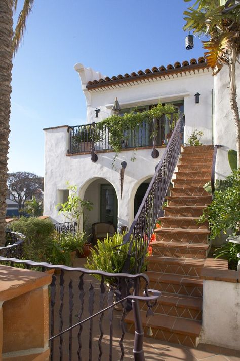 Asma Kat, Hacienda Homes, Mediterranean Exterior, Hacienda Style Homes, Mexico House, Villa Style, Spanish Style Home, Casas Coloniales, Spanish Style Homes