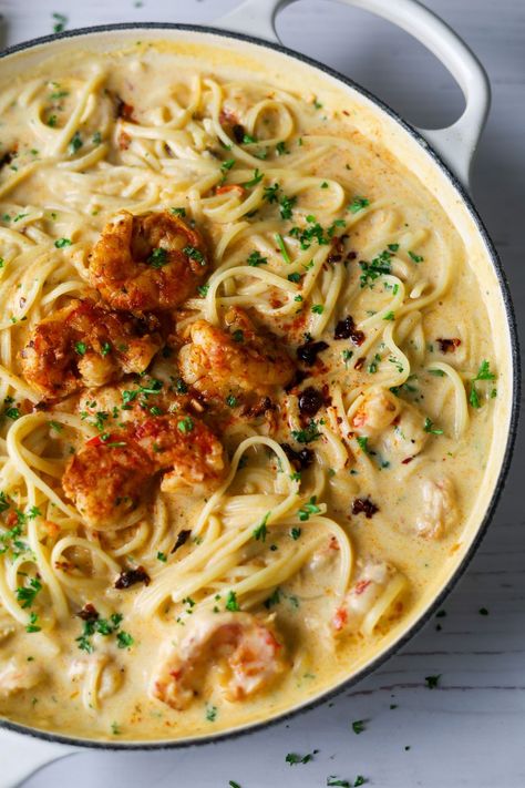 Creamy Chilli Garlic Prawn Pasta Creamy Prawn Pasta, Chilli Prawn Pasta, Garlic Prawn Pasta, Chilli Garlic Prawns, Creamy Garlic Prawns, Prawn Spaghetti, Garlic Prawn, Chilli Pasta, Prawn Pasta