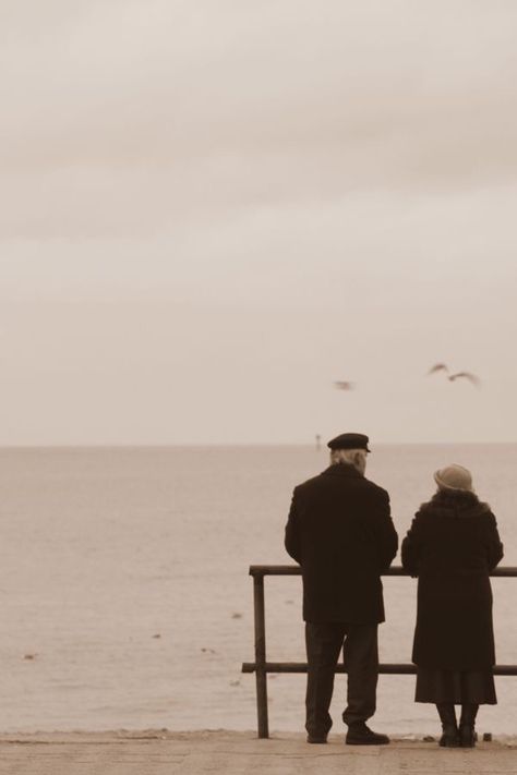 Fotografi Vintage, Growing Old Together, Old Couples, Old Love, This Is Love, Two People, Couple Aesthetic, Growing Old, Photography Inspo