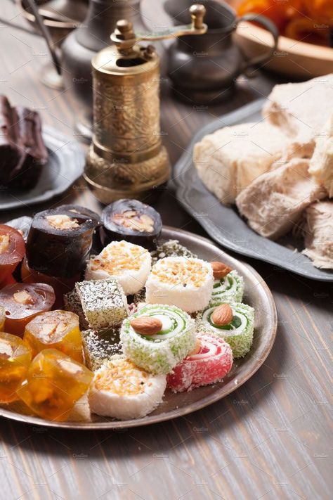 Turkish Sweets, Turkish Baklava, Dessert Photography, Food Street, Creative Desserts, Eastern Cuisine, Turkish Delight, Food Display, Food Goals