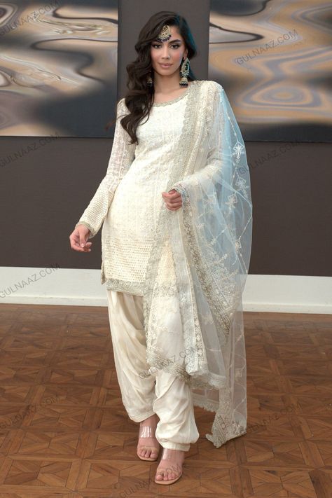 White Patiala Suit Salwar Kameez, White Punjabi Suit Patiala, White Patiala Suit, Shalwar Kameez Wedding, Patiyala Suits Designer, White Shalwar Kameez, Oshin Brar, Tutu Fashion, Qawali Night