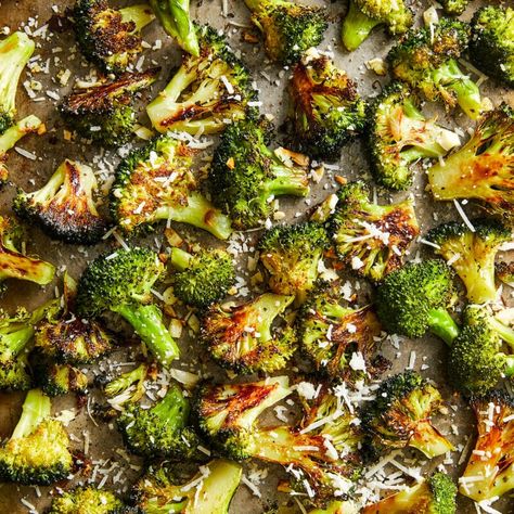 Garlic Parmesan Roasted Broccoli - Damn Delicious Enchilada Rice Skillet, Garlic Parmesan Broccoli, Enchilada Rice, Parmesan Roasted Broccoli, Cheesy Enchiladas, Roasted Broccoli Recipe, Garlic Roasted Broccoli, Parmesan Broccoli, Garlic Broccoli