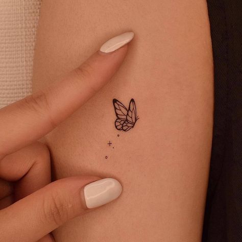 Tato Henna, Butterfly Tattoos For Women, Petite Tattoos, Small Hand Tattoos, Cute Tattoos For Women, Discreet Tattoos, Dainty Tattoos, Subtle Tattoos, Elegant Tattoos