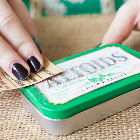 Art With Boxes, How To Cover An Altoid Tin, How To Decorate Altoid Tins, Repurpose Altoid Tins, Mint Tins Crafts, Altoid Container Crafts, Decorate Altoid Tin, Tin Containers Diy, Altoid Tin Ideas Miniatures Diy