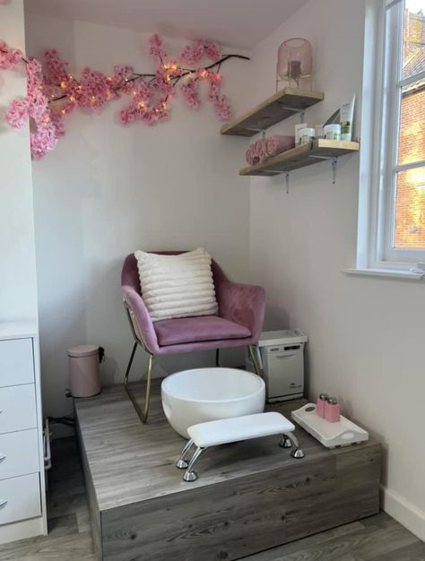 Room Nails Ideas, Nail And Hair Room Ideas, Nail Shops, Pedicure Decor, Pedicure Set Up Ideas At Home, Beauty Salon Theme Ideas, Small Shed Nail Salon Ideas, Nail Booth Setup, Tiny House Nail Salon