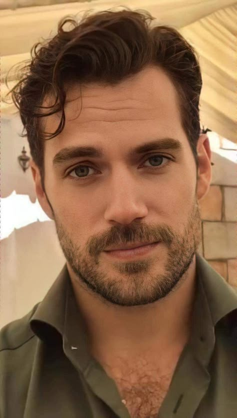 Beard Men Aesthetic, Henry Cavill Hair, Henry Cavill Haircut, Henry Cavill Hairstyle, Superman Haircut, Handsome Man Aesthetic, Henry Cavill Aesthetic, Henry Cavill Muscle, Superman Hair