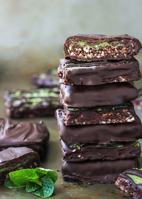 No-Bake Mint Chocolate Date Nut Bars, with a matcha coconut butter filling! Date Nut Bars, Fit Mitten Kitchen, Matcha Coconut, Nut Bars, Nut Bar, Healthy Treat, Raw Desserts, Coconut Butter, Desserts To Make