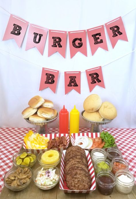 Burger Bar - Perfect for summer parties (AD) Party Burger Bar, Burger Bar Ideas, Burger Bar Party, Party Food Bars, Bbq Party Food, Burger Party, Backyard Bbq Party, Sweet 17, Catering Display