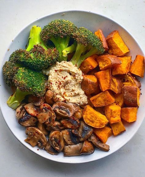 Sweet Potato Roasted, Potato Roasted, Hearty Recipes, Roasted Sweet Potato, Healthy Food Inspiration, Garlic Mushrooms, Healthy Food Dishes, Healthy Lifestyle Food, Healthy Food Motivation