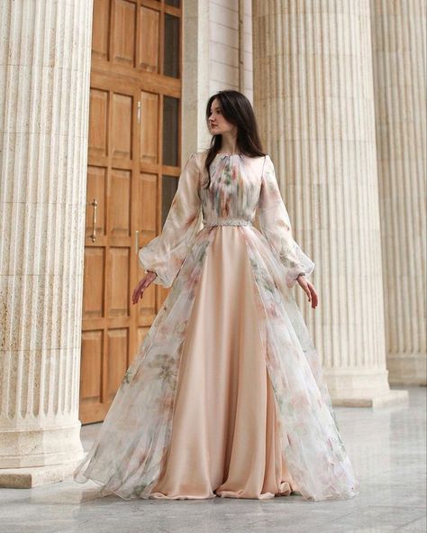 Gaun Koktail, Party Wear Gowns, Long Frock Designs, Gowns Dresses Elegant, Pakistani Fancy Dresses, Fancy Dresses Long, Modest Dresses Casual, Simple Pakistani Dresses, Designer Dresses Casual