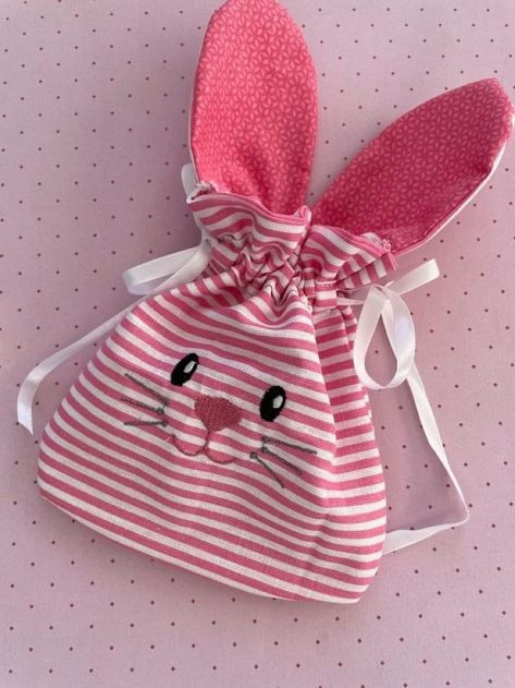 Bunny Bag Pattern, Handmade Kids Bags, Spring Sewing, Diy Sewing Gifts, Bunny Bags, Diy Bags Patterns, Embroidered Face, Hand Crafts For Kids, Diy Bags Purses