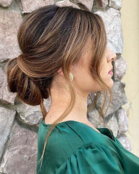 Acconciature capelli lunghi 2021 💁🏻‍♀️ le più belle dell’anno 🥰 Updo Brunette, Low Bun Updo, Chignon Wedding, Bun Updo, Low Bun, Easy Hairstyles For Long Hair, Fashion Hair, Bride Hairstyles, Bridal Hair