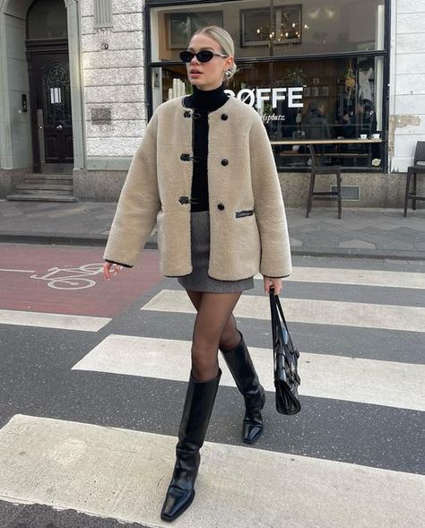 Dressy Outfit Ideas For Women, Winter Day Party Outfit, Day To Night Outfit Winter, Paris Day Outfit, Dinner Looks Outfit, Winter Fancy Outfits, Winter Dress Outfit Dressy, Winter Day Outfits, Winter Outfit Dinner