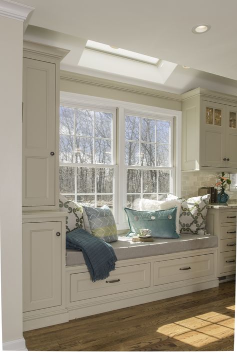 Kitchen Window Seats Ideas, Window Seat Ideas Dining Room, Kitchen Window Breakfast Nook, Kitchen With Window Seat And Island, Kitchen With Window Bench, Window Seat Kitchen Cabinets, Built In Around Window Kitchen, Kitchen Counter In Front Of Window, Window Seats In Kitchen