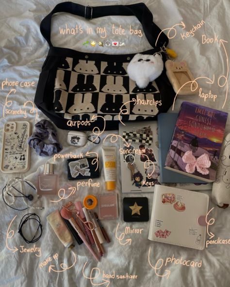 - What’s in my tote bag ✩⋆｡𖦹°‧★ Whats Inside My Bag Handbags, Whats In Purse, What To Pack In A Bag, Inside Bag Organization, Whats In Bag, What To Put In Your Work Bag, What’s In My Mini Tote Bag, What’s In My Bag Korean, Stuff In My Bag