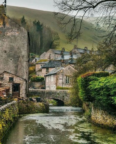 Peveril Castle, Mam Tor, Peak District England, Castleton Derbyshire, British Village, England Countryside, Peak District National Park, Village Photos, Hope Valley