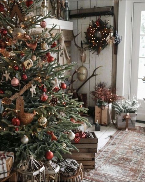 Primitive Christmas Decorating, Country Christmas Trees, French Country Christmas, Cozy Christmas Decor, French Christmas, Farmhouse Christmas Tree, Country Christmas Decorations, Cottage Christmas, Christmas Tree Inspiration