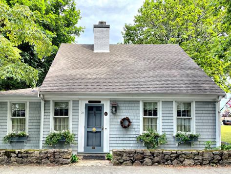 New England Cape Cod House, Cape Cod Style House Exterior, Cape House Exterior, Cape Cod House Interior, Cape Cod Exterior, Cape Cod House Exterior, House Exterior Ideas, New England House, New England Cottage