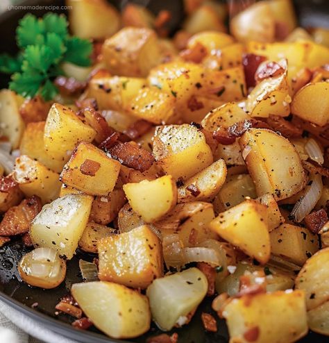 This Southern Fried Potatoes recipe features crispy potatoes cooked in bacon grease, seasoned to perfection with onions and Creole spices. Southern Potatoes, Southern Fried Potatoes, Country Fried Potatoes, Best Fried Potatoes, Oven Fried Potatoes, Fried Potatoes Recipe, Bacon Seasoning, Southern Side Dishes, Chef Gordon Ramsay