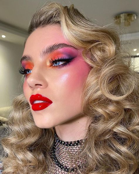 Nikki_Makeup on Instagram: “Bright colours & blinding highlights 💫 @daisyjelley #comingsoon Hair @lukepluckrose Styling @nazaninshahnavaz #nikki_makeup” Neon Makeup Looks, Drag Make-up, Neon Makeup, Barbie Makeup, Photoshoot Makeup, Bold Makeup, Creative Makeup Looks, Trendy Makeup, Editorial Makeup