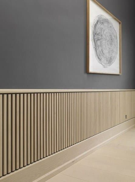 Lambriseringen Gang, Modern Wainscoting Ideas, Rustic Wainscoting, Wainscoting Wall, Millwork Wall, Modern Wall Paneling, Wainscoting Styles, Wooden Panelling, Wall Panels Bedroom