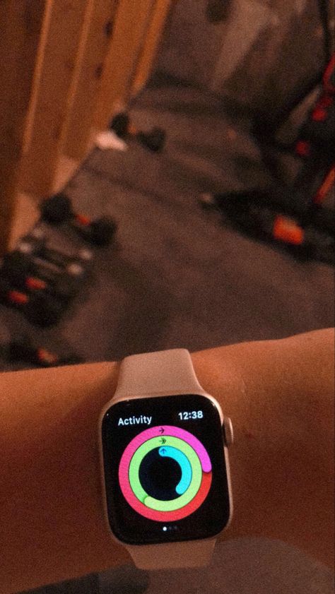 Closed Rings Apple Watch, Closing Rings Apple Watch, Apple Watch Rings Closed, Close Your Rings Apple Watch, Apple Watch Rings Closed Aesthetic, Fit Bit Aesthetic, Apple Watch Workout Aesthetic, Apple Watch Activity Rings, Apple Watch Rings