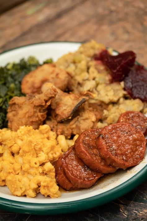 Meatless Soul Food Recipes, Southern Vegetarian Meals, Soulful Thanksgiving Dinner, Vegan Thanksgiving Bowl, Black Vegan Soul Food Recipes, Soul Food Thanksgiving Dinner Ideas, Soul Food Vegan, Vegetarian Soul Food Southern Style, Vegan Soul Food Dinners