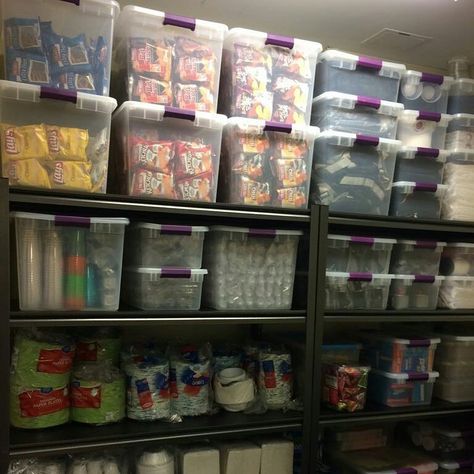 Storeroom Ideas, Food Storage Rooms, Clear Containers, Ocd Organization, Basement Organization, Extra Space Storage, Wedding Sites, Organizing Products, Decluttering Ideas