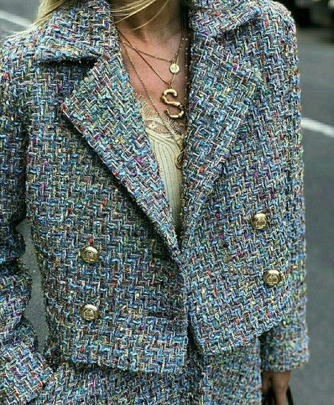 Kitchen Remodel Minimalist, Tweed Fashion, Chanel Style Jacket, Chanel Tweed Jacket, Tweed Outfit, Jacket Outfit Women, Remodeling Kitchen, Remodel Kitchen, Woman Suit Fashion