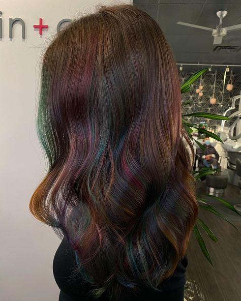 Iridescent Hair Dark, Oil Slick Hair Peekaboo, Hair Color Inspo For Brunettes, Hair Colors Unnatural, Oil Slick Highlights, Prism Highlights Brown Hair, Fantasy Color Highlights, Splotchy Hair Color, Colored Tips Hair Brunette