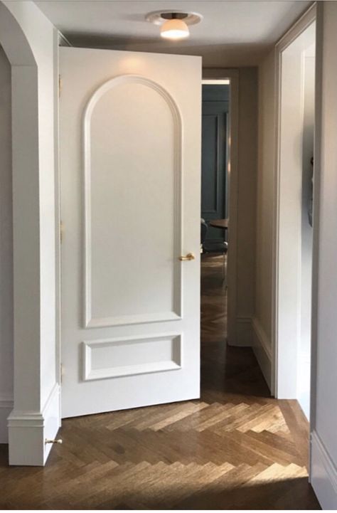 Door Moulding Design Modern, Fancy Interior Doors, Rounded Interior Doors, Parisian Doors Interior, Cool Interior Doors, Door Paneling Design, Classic Doors Interior, Door Design Color, Creative Door Ideas