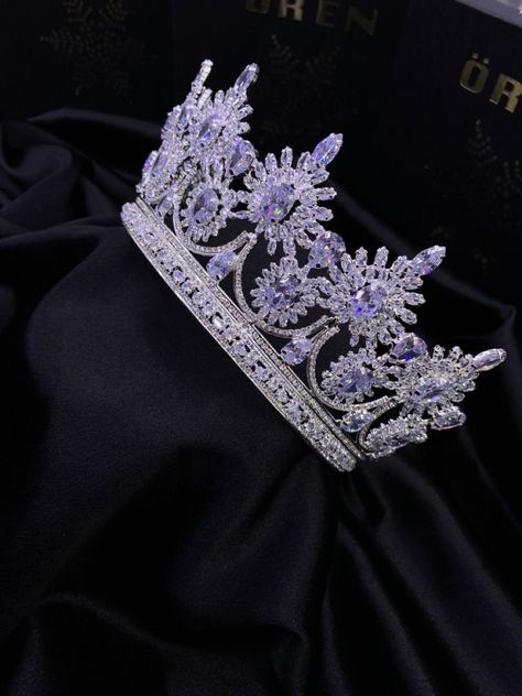 Quince Crowns Silver And Purple, Lavender Crown Quince, Crowns For Quinceanera, Lilac Crown, Sweet 16 Crowns, Quince Crowns, Quince Crown, Purple Sweet 16, Purple Quinceanera